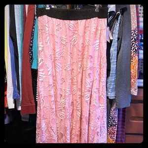 New with tags- pink LuLaRoe Lucy skirt size L